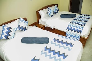 Chambre Deluxe avec lits jumeaux, vue sur la ville | Accès au Wi-Fi (inclus), literie fournie