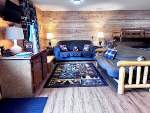 スマートテレビ、暖炉、書庫