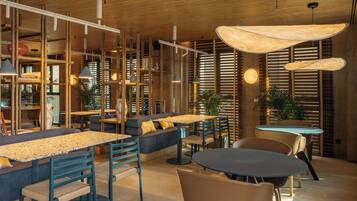 Menyajikan masakan Mediterania