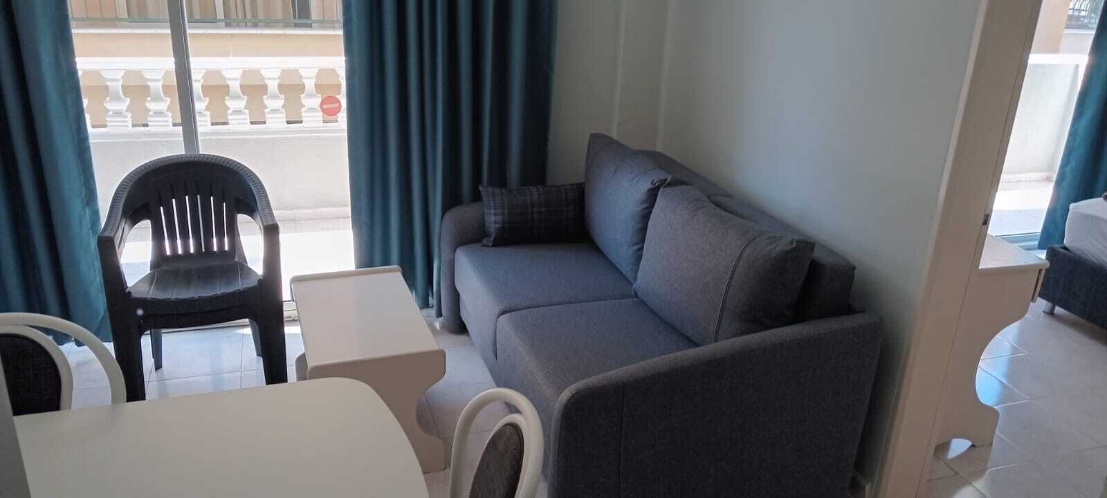 패밀리 아파트, 발코니 | 거실 공간