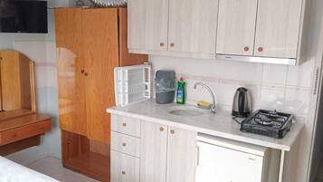 Family Apartment, Balcony | Private kitchen