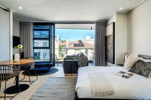 1 chambre, coffres-forts dans les chambres, fer et planche à repasser