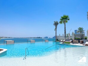 Interior - Luxury Beachfront 1BR on Palm Jumeirah & Balcony (Dubai)