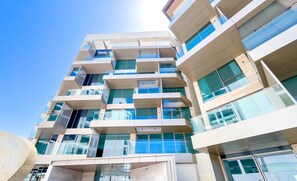 Apartment (1 Bedroom) | Exterior - Luxury Beachfront 1BR on Palm Jumeirah & Balcony (Dubai)