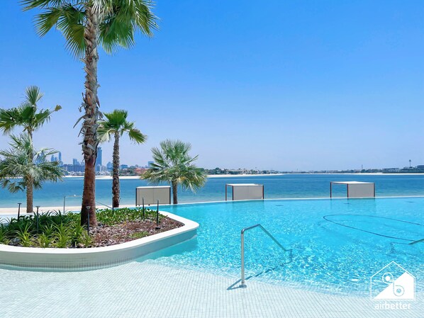 Interior - Luxury Beachfront 1BR on Palm Jumeirah & Balcony (Dubai)