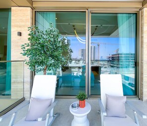 Apartment (1 Bedroom) | Interior - Luxury Beachfront 1BR on Palm Jumeirah & Balcony (Dubai)