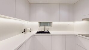 Fridge, microwave, oven, stovetop