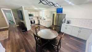 Interior - Parrish Treetop Retreat -Pool- 2 peaceful acres (Parrish)