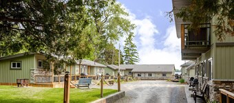 Westlake Cottages The Rosehall PEC Waterfront Stay