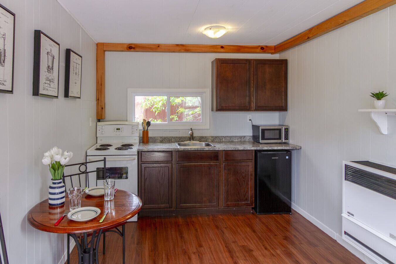 Refrigerador, microondas, horno y parrilla de estufa 