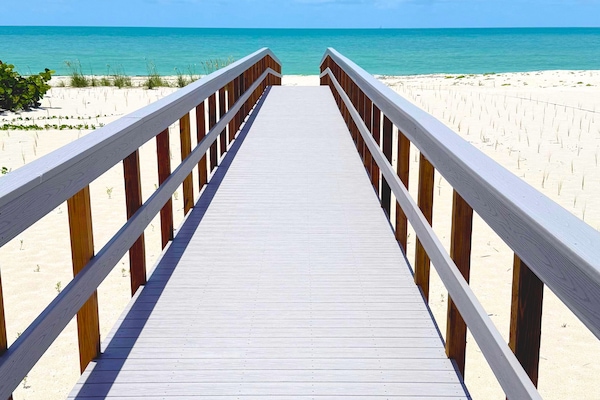 En la playa, playa de arena blanca, snorkel y surf