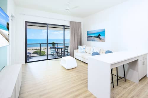 One Bedroom Villa (Gulf Front) | In-room safe, desk, laptop workspace, blackout curtains