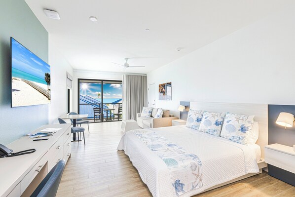 Standard Studio, 1 King Bed with Sofa bed (Gulf View) | In-room safe, desk, laptop workspace, blackout drapes - Shalimar Beach Resort (Sanibel)
