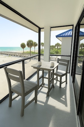 One Bedroom Villa (Gulf Front) | Terras