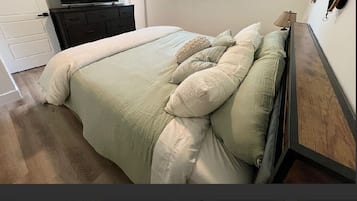 5 bedrooms, travel crib, free WiFi, bed sheets