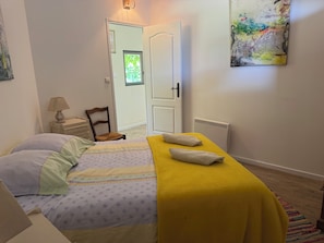 2 chambres, fer et planche à repasser, accès au Wi-Fi (inclus)