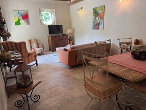 TV, bordtennis og bøker