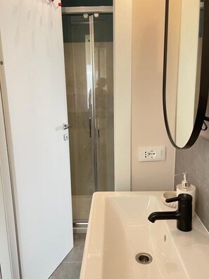 Studio, 1 Double Bed, Patio | Bathroom | Bidet