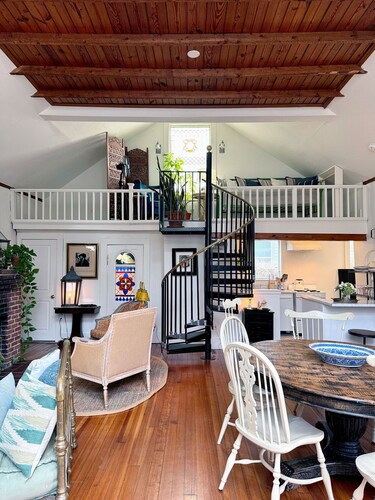 The Palmer House - A Historic 2 Bedroom Experience in the Heart of Provincetown