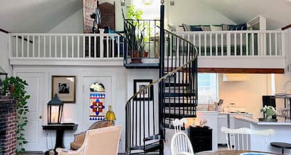 The Palmer House - A Historic 2 Bedroom Experience in the Heart of Provincetown