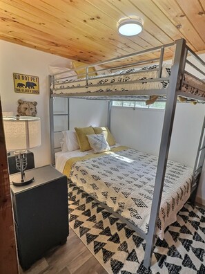 3 chambres, fer et planche à repasser, Wi-Fi, draps fournis