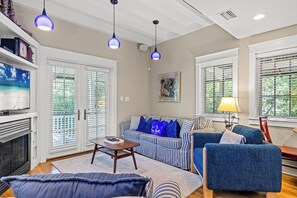 House, Multiple Beds, Patio, Garden View (206 Village Way) | Living area