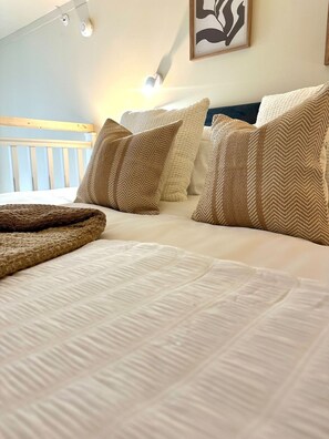 1 habitación, tabla de planchar con plancha, internet y ropa de cama 