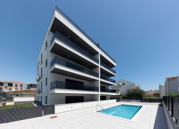 Apartment, 3 Bedrooms, Balcony, City View | Pool