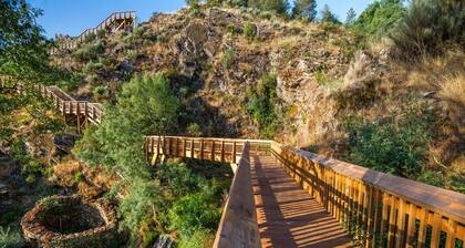 2Br Serra da Estrela Escape-cheese & Wine, Parking