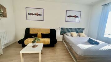 1 slaapkamer, een bureau, wifi