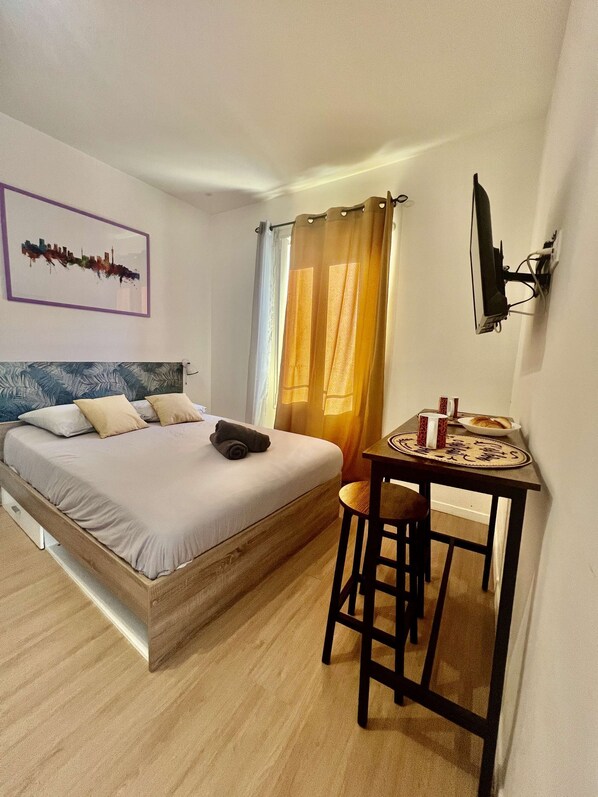 1 habitación, escritorio y wifi 