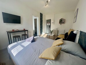 1 Schlafzimmer, Schreibtisch, WLAN