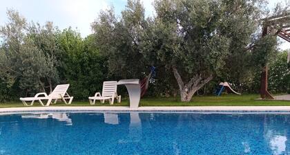 Luxury villa with pool in the heart of nature