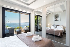 2 bedrooms, in-room safe, iron/ironing board, free WiFi