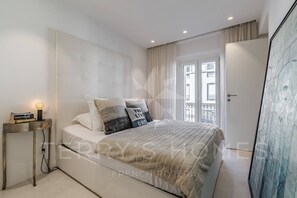 2 chambres, coffre-fort, fer et planche à repasser, lit de bébé portatif