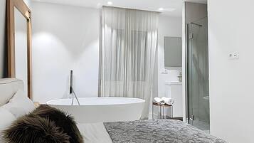2 bedrooms, in-room safe, iron/ironing board, travel crib