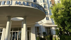 Exterior - - (Cannes)