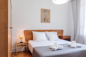 Iron/ironing board, free WiFi, bed sheets