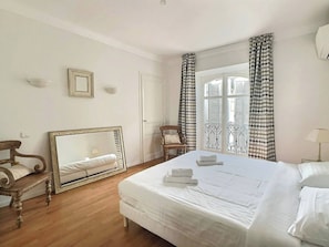 2 chambres, fer et planche à repasser, Wi-Fi gratuit, draps fournis