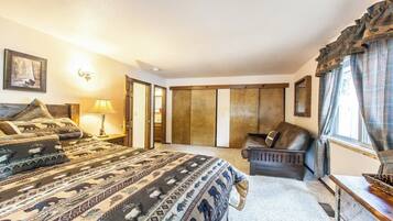 Family House, 3 Bedrooms, Patio, Mountain View | Individually decorated, individually furnished, free WiFi, bed sheets