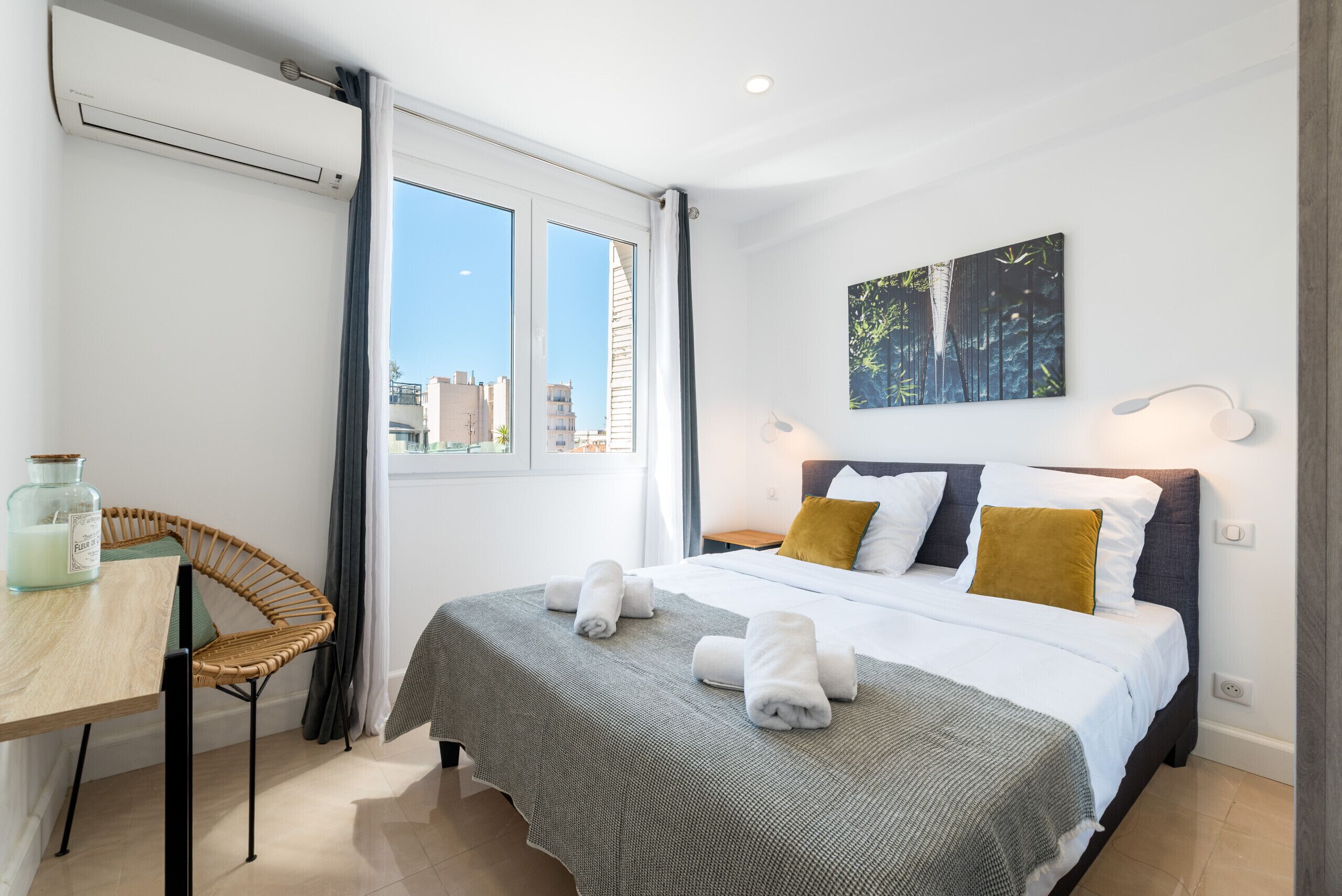 2 chambres, fer et planche à repasser, accès au Wi-Fi (inclus)