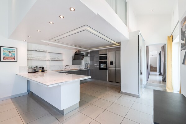 Fridge, microwave, oven, dishwasher