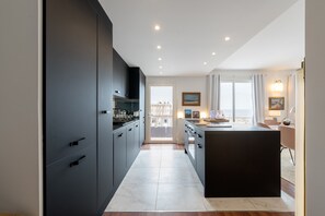 Kühlschrank, Mikrowelle, Ofen, Geschirrspüler