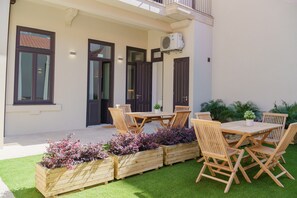 Apartamento | Restaurante al aire libre