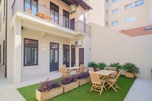 Apartamento | Restaurante al aire libre