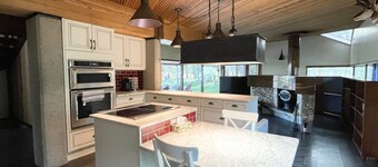 THE FARM - LAKE FRONT, MOUNTAIN VIEW, NEAR WATERTON LAKE