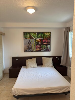1 bedroom, bed sheets, wheelchair access