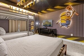 4 camere, una scrivania, ferro/asse da stiro, culla da viaggio