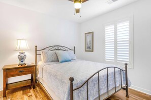 2 bedrooms, iron/ironing board, free WiFi, bed sheets