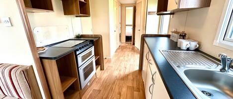 Cookware/dishes/utensils